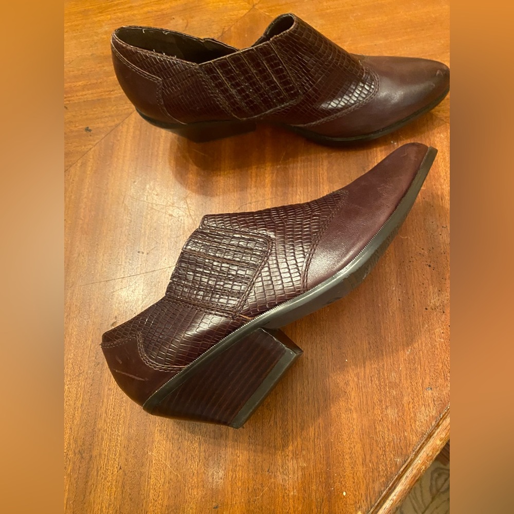 Reba brown ankle boot size 10.